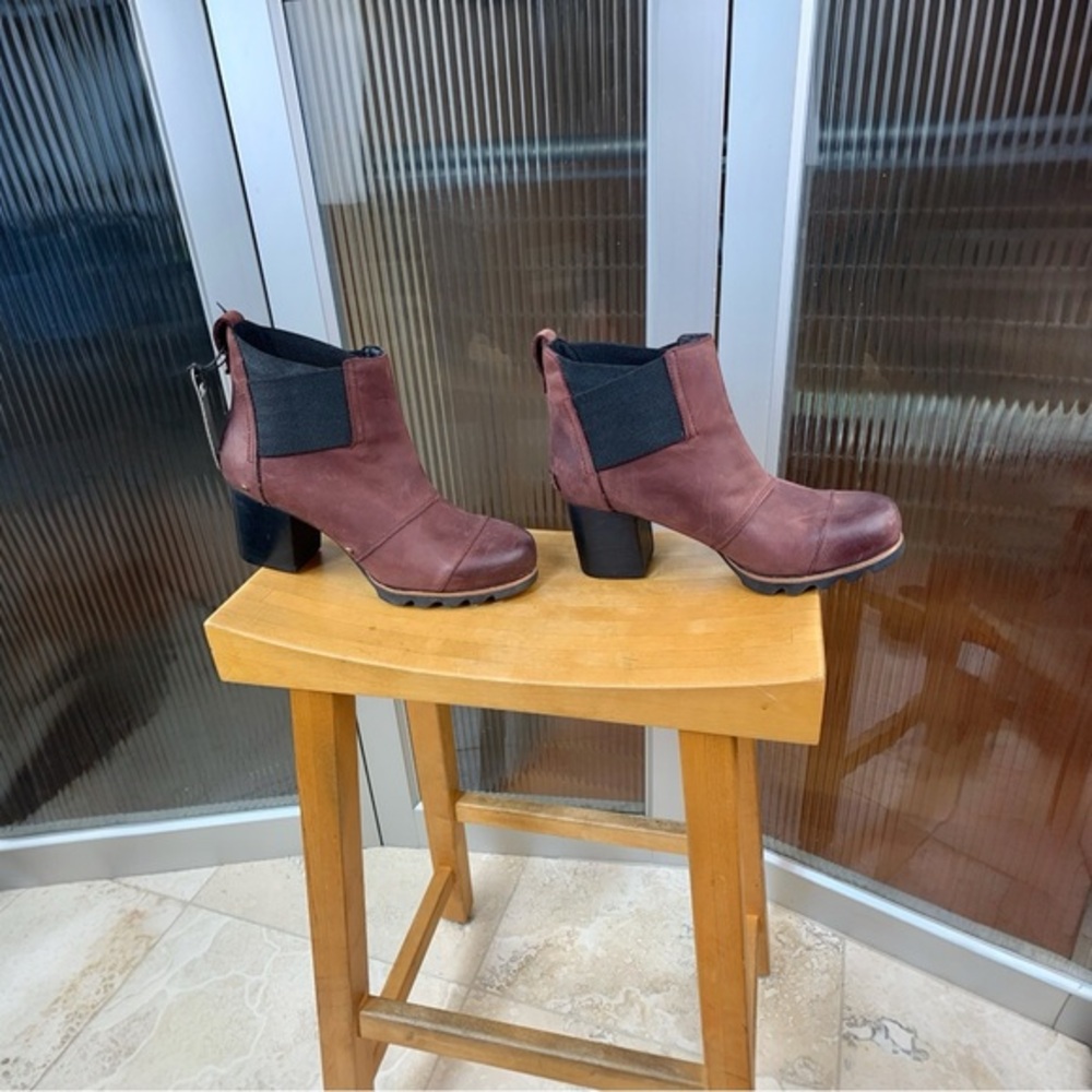 Sorel Women's Burgundy Addington Chelsea Ankle Boots